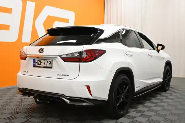 Valkoinen Maastoauto, Lexus RX – MZH-779