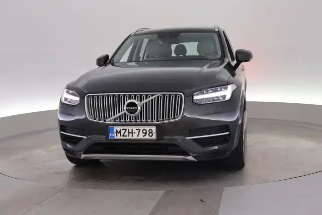 Harmaa Maastoauto, Volvo XC90 – MZH-798