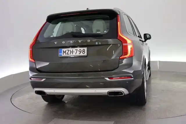 Harmaa Maastoauto, Volvo XC90 – MZH-798