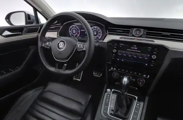 Musta Farmari, Volkswagen Passat – MZI-589