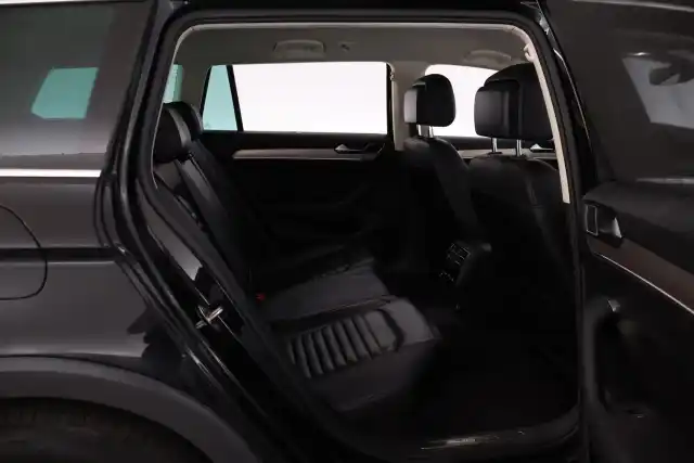 Musta Farmari, Volkswagen Passat – MZI-589