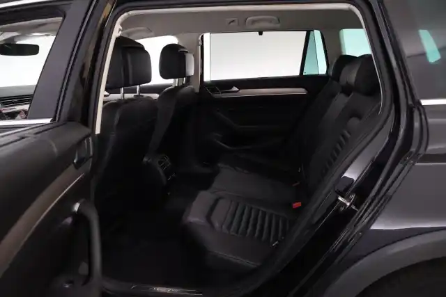 Musta Farmari, Volkswagen Passat – MZI-589