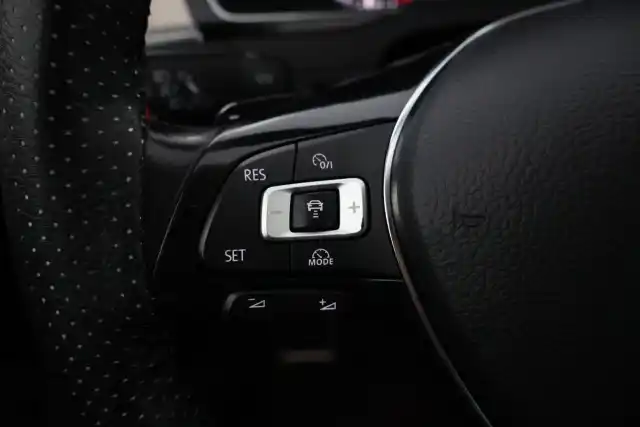 Musta Farmari, Volkswagen Passat – MZI-589