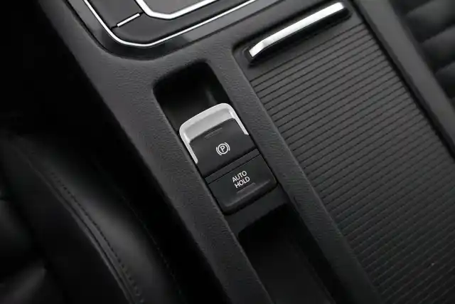 Musta Farmari, Volkswagen Passat – MZI-589