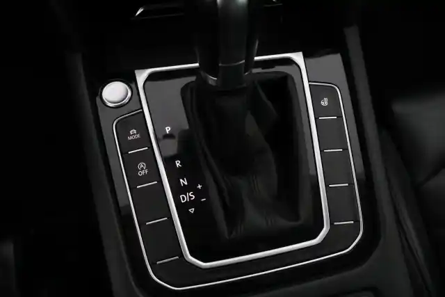 Musta Farmari, Volkswagen Passat – MZI-589