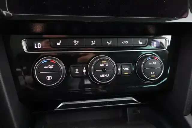 Musta Farmari, Volkswagen Passat – MZI-589