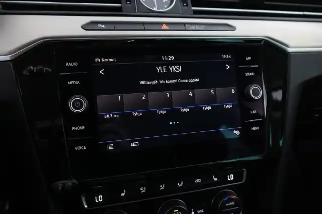 Musta Farmari, Volkswagen Passat – MZI-589
