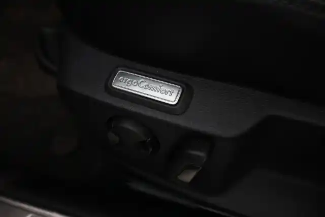 Musta Farmari, Volkswagen Passat – MZI-589