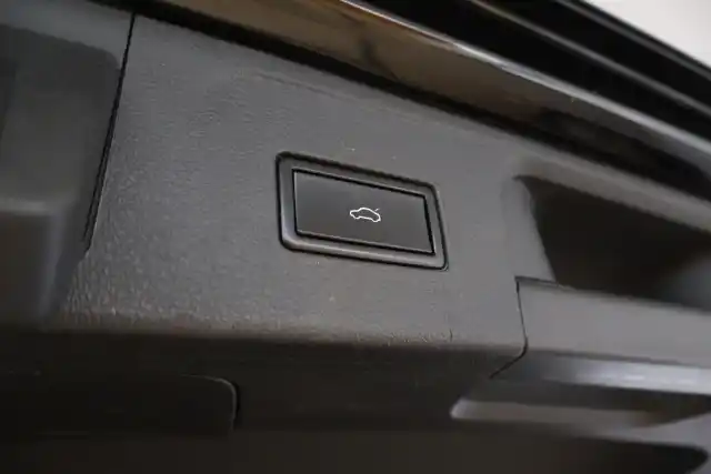Musta Farmari, Volkswagen Passat – MZI-589