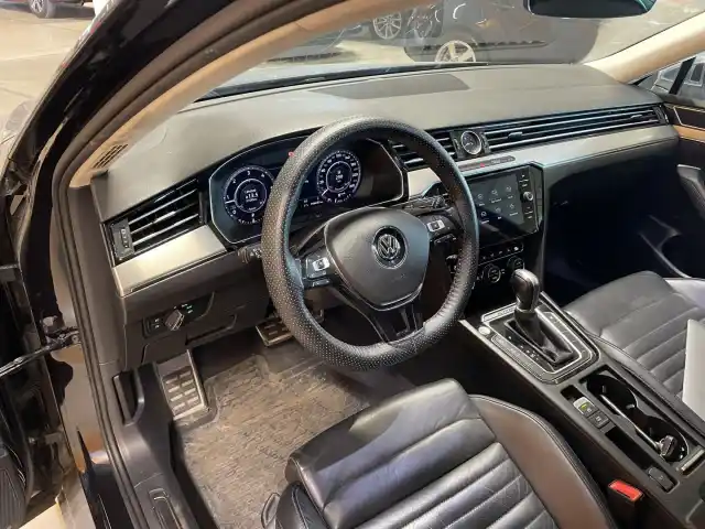 Musta Farmari, Volkswagen Passat – MZI-589