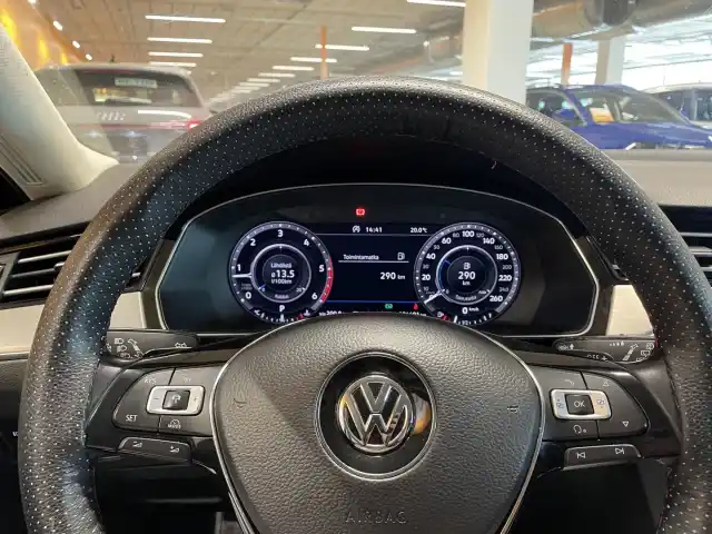 Musta Farmari, Volkswagen Passat – MZI-589