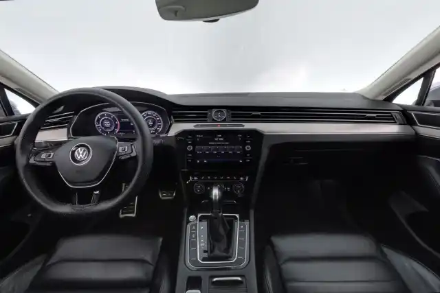 Musta Farmari, Volkswagen Passat – MZI-589