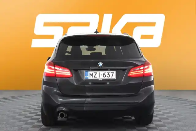 Harmaa Tila-auto, BMW 225 – MZI-637