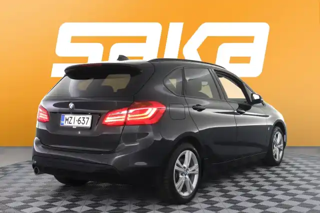 Harmaa Tila-auto, BMW 225 – MZI-637