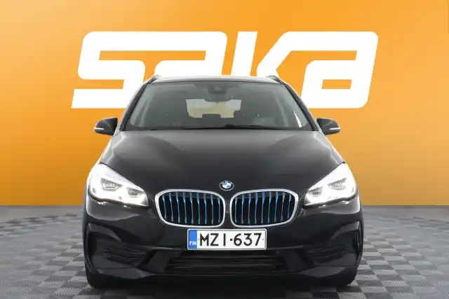 Harmaa Tila-auto, BMW 225 – MZI-637