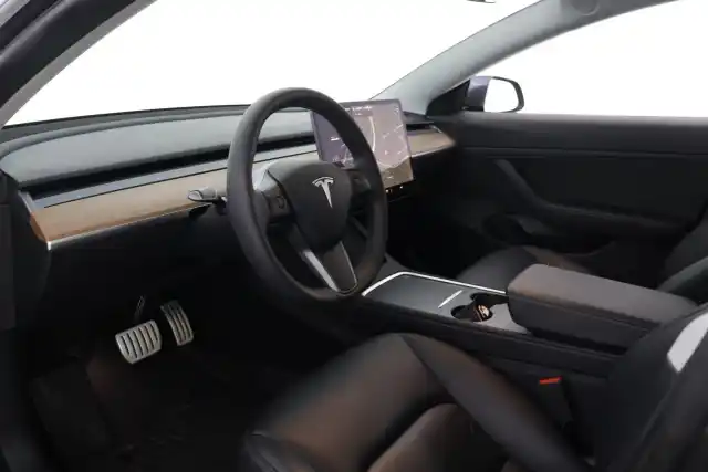 Harmaa Sedan, Tesla Model 3 – MZI-670