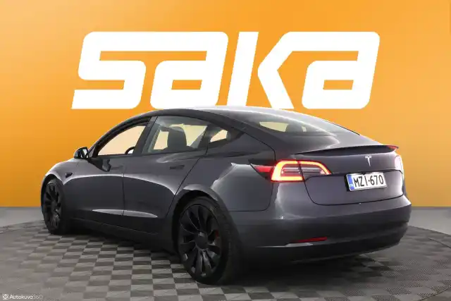 Harmaa Sedan, Tesla Model 3 – MZI-670