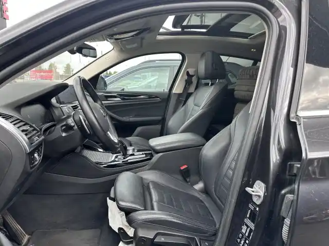 Harmaa Maastoauto, BMW X4 – MZI-911