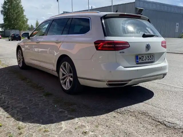 Valkoinen Farmari, Volkswagen Passat – MZJ-337