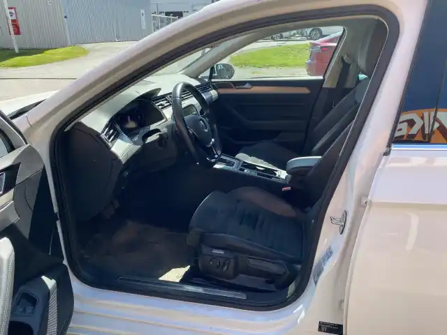 Valkoinen Farmari, Volkswagen Passat – MZJ-337