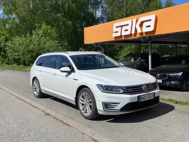 Valkoinen Farmari, Volkswagen Passat – MZJ-337