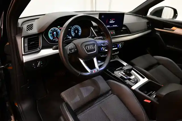 Musta Maastoauto, Audi Q5 – MZJ-590