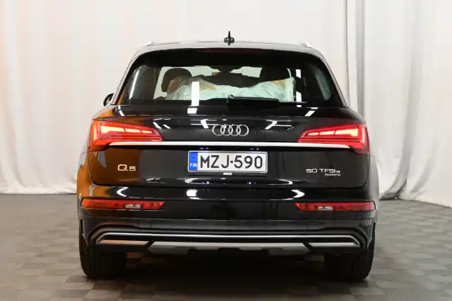 Musta Maastoauto, Audi Q5 – MZJ-590