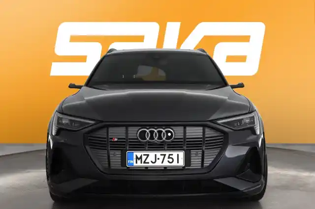 Harmaa Maastoauto, Audi e-tron – MZJ-751