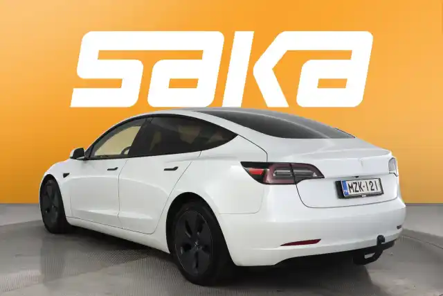 Valkoinen Sedan, Tesla Model 3 – MZK-121