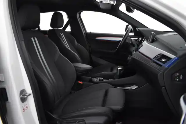 Valkoinen Maastoauto, BMW X2 – MZK-333
