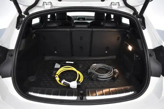 Valkoinen Maastoauto, BMW X2 – MZK-333