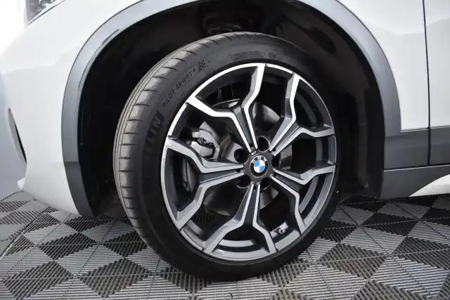 Valkoinen Maastoauto, BMW X2 – MZK-333