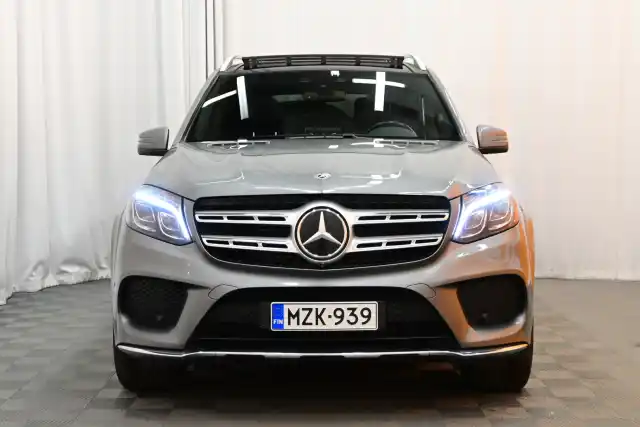 Harmaa Maastoauto, Mercedes-Benz GLS – MZK-939