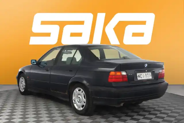 Sininen Sedan, BMW 316 – NCI-921