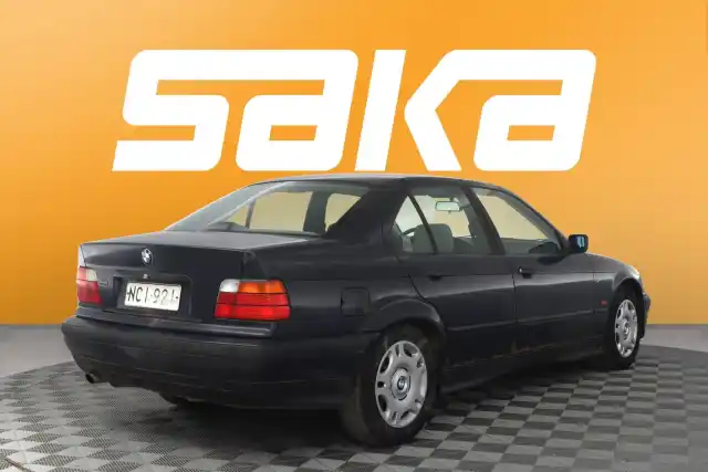 Sininen Sedan, BMW 316 – NCI-921
