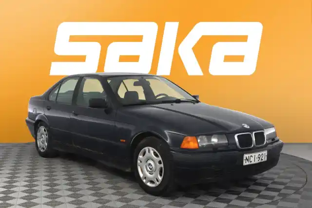 Sininen Sedan, BMW 316 – NCI-921
