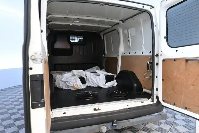 Valkoinen Pakettiauto, Ford Transit – NEV-783