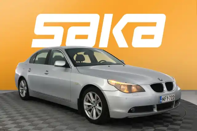 Harmaa Sedan, BMW 520 – NFY-722