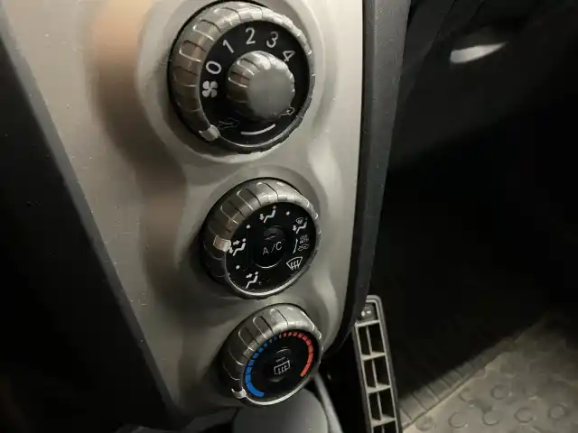 Sininen Viistoperä, Toyota Yaris – NGR-916