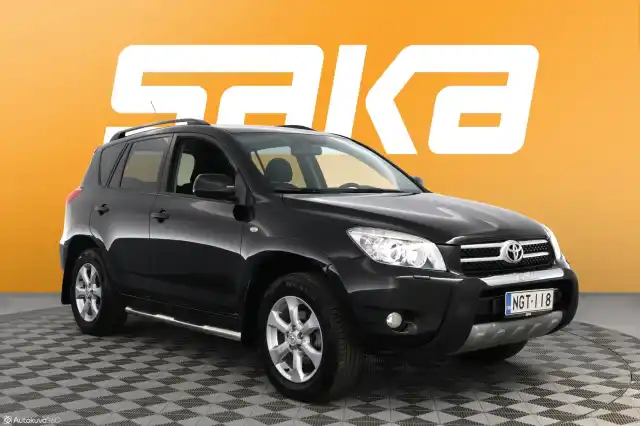 Musta Maastoauto, Toyota RAV4 – NGT-118