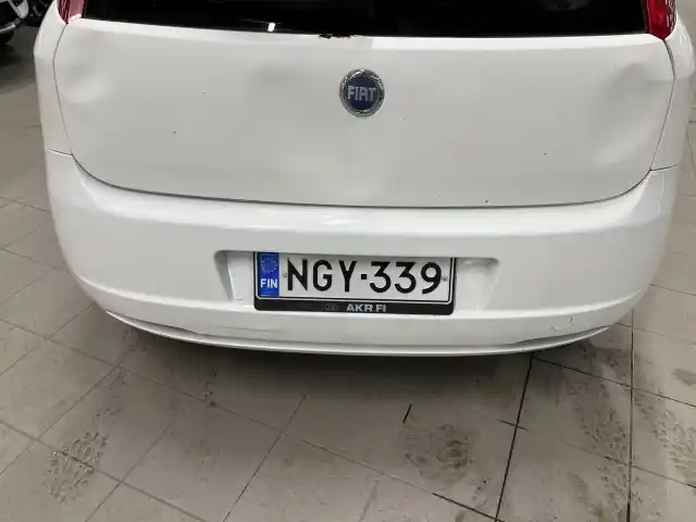 Valkoinen Tila-auto, Fiat Punto – NGY-339