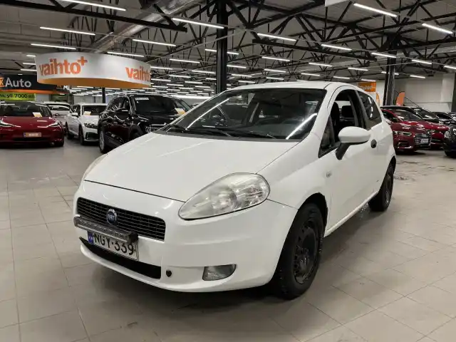 Valkoinen Tila-auto, Fiat Punto – NGY-339