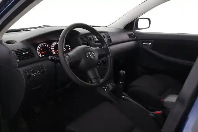 Sininen Viistoperä, Toyota Corolla – NHB-221