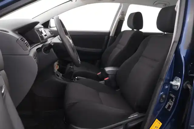 Sininen Viistoperä, Toyota Corolla – NHB-221