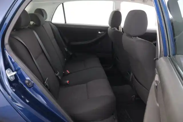 Sininen Viistoperä, Toyota Corolla – NHB-221