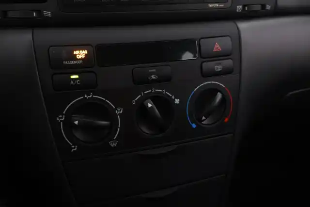 Sininen Viistoperä, Toyota Corolla – NHB-221