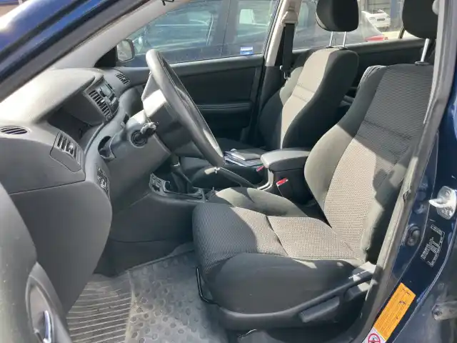 Sininen Viistoperä, Toyota Corolla – NHB-221
