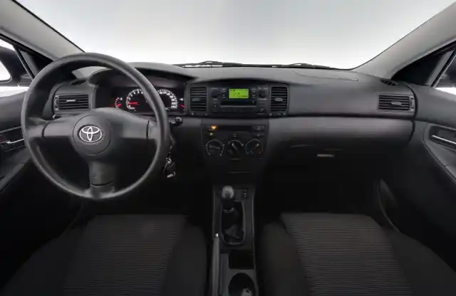 Sininen Viistoperä, Toyota Corolla – NHB-221