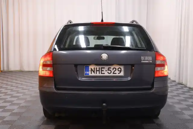 Harmaa Farmari, Skoda Octavia – NHE-529