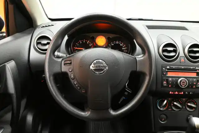 Sininen Maastoauto, Nissan Qashqai – NHP-654